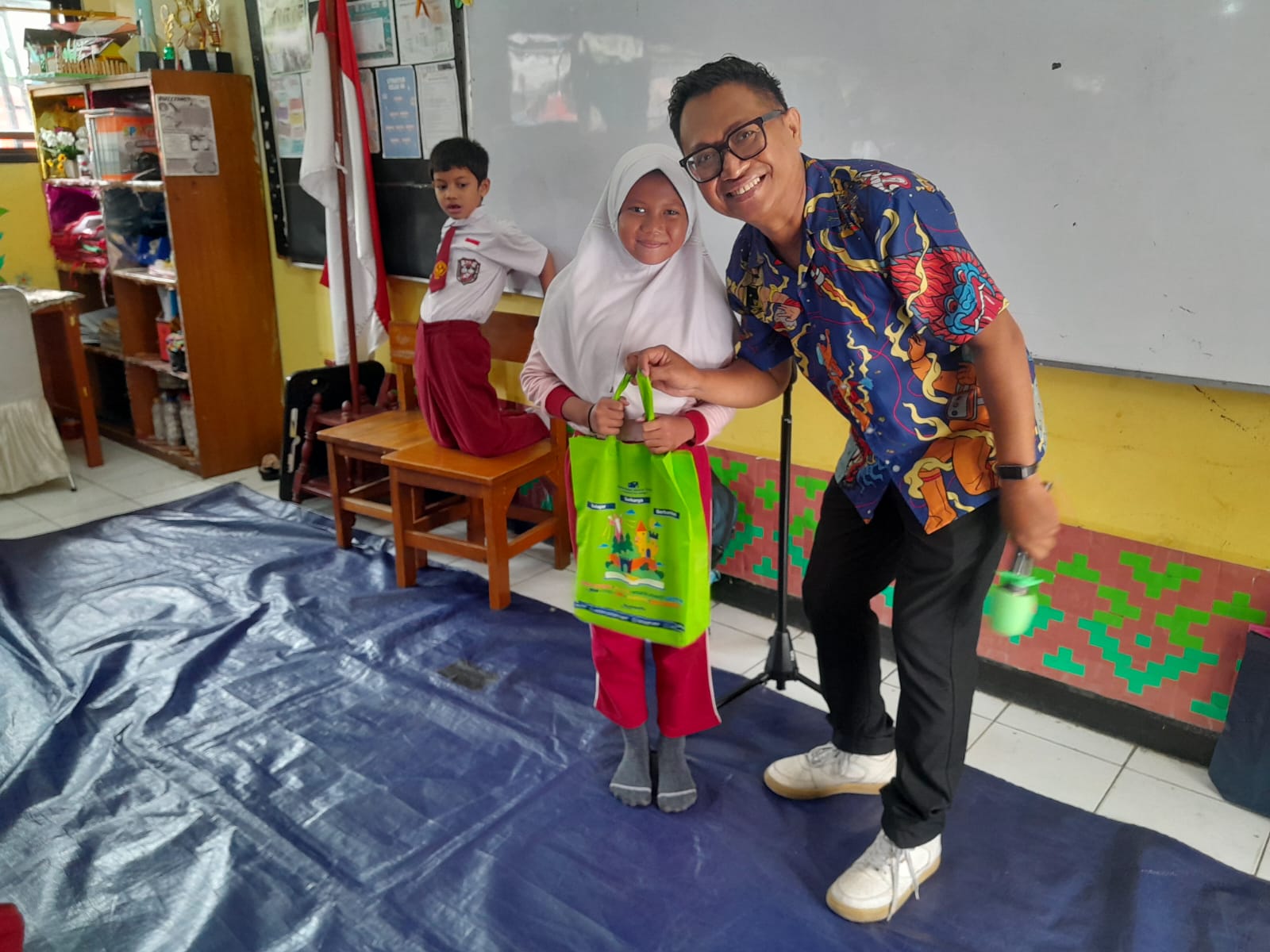 Wisata LiterAsyik Ke SDN Malaka Jaya 12